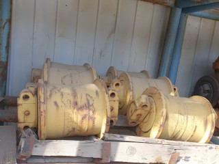 Cat 245 Excavator Rollers (1)